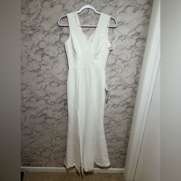 Dress the Population Sandra Plunge Crepe Trumpet Gown - Picture 2 of 10